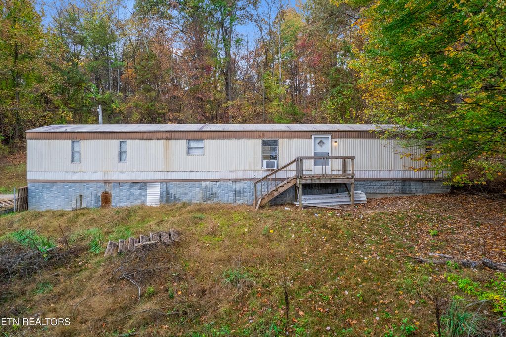 Photo of 404 W Baldwin St, Rockwood, TN 37854 (MLS # 1282197)