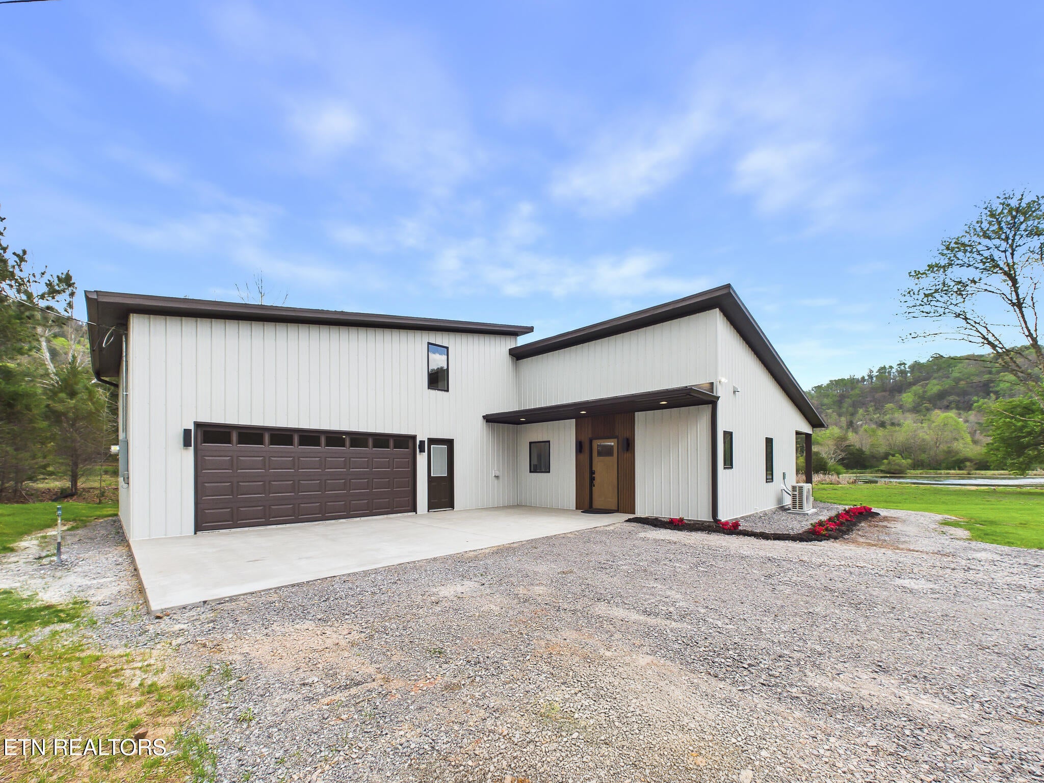 1483 Reagan Valley Rd
