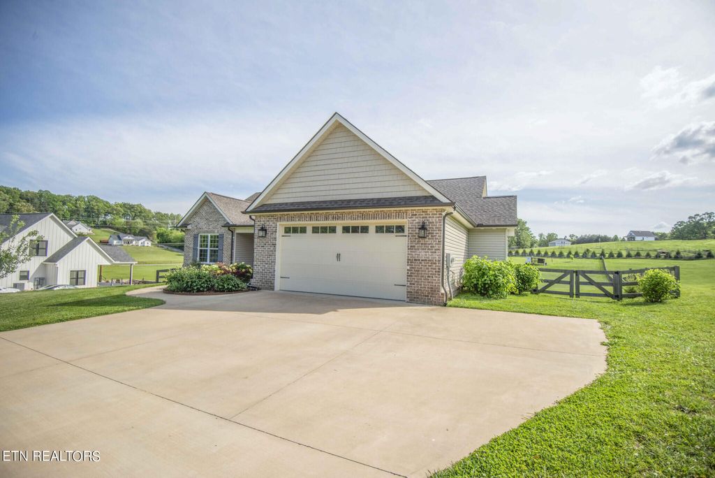 Photo of 862 Dunlap Hollow Rd, Friendsville, TN 37737 (MLS # 1261416)