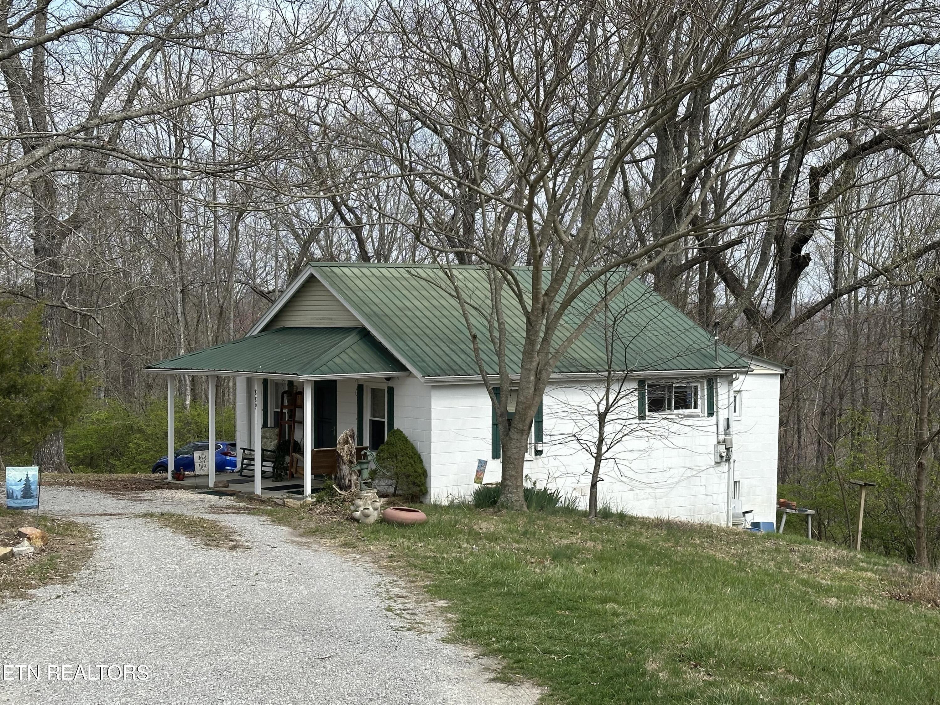 889 River Rd