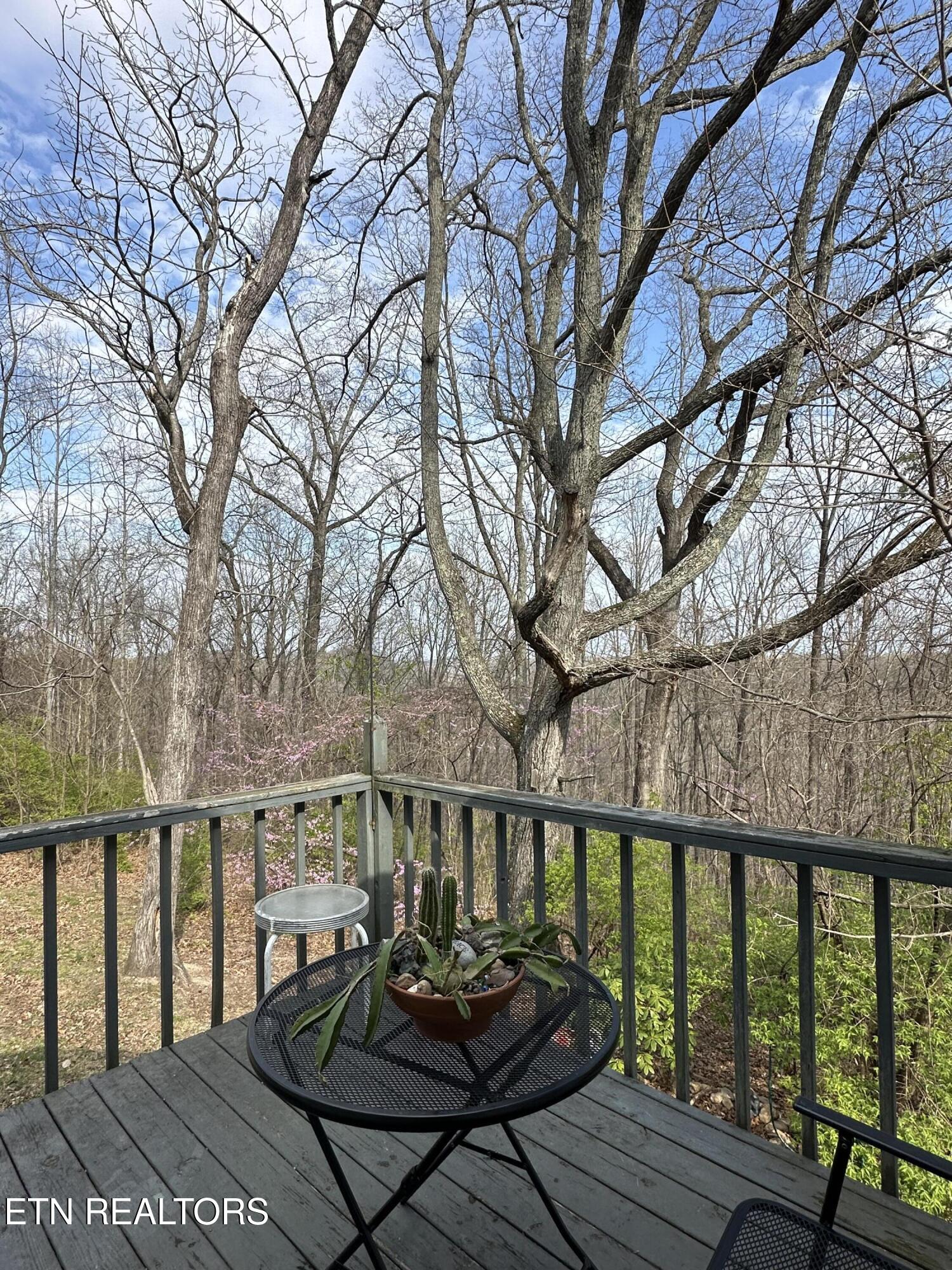 889 River Rd