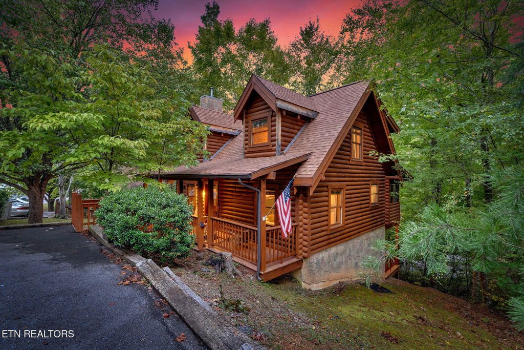 Photo of 718 Kings Hills Blvd, Pigeon Forge, TN 37862 (MLS # 1286925)