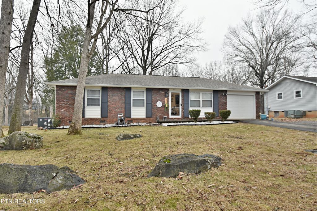 Photo of 675 Garfield St, Alcoa, TN 37701 (MLS # 1290155)
