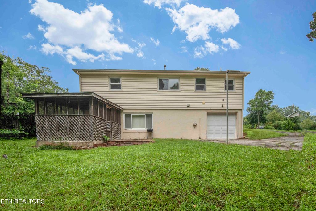 Photo of 600 W Ridgecrest Drive, Kingston, TN 37763 (MLS # 1305150)
