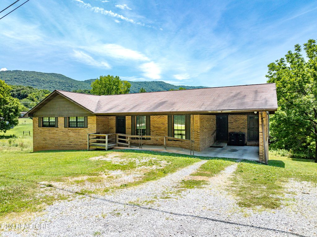 Photo of 4636 Cambridge Rd, Walland, TN 37886 (MLS # 1267989)