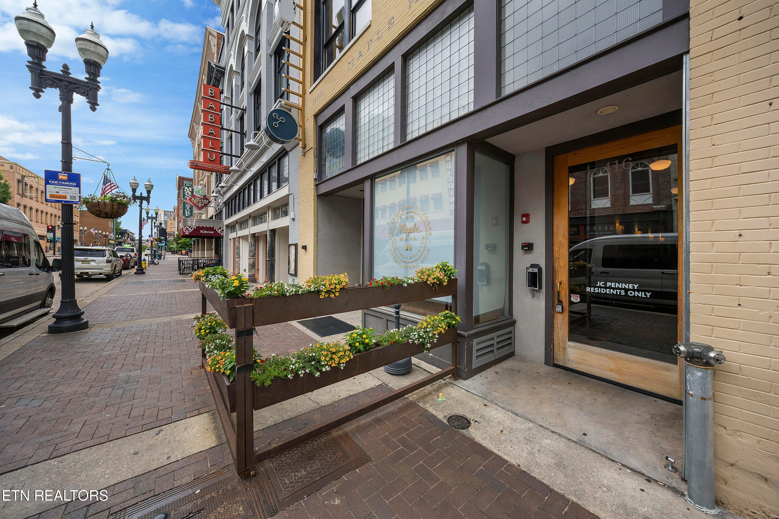416 S Gay St 204