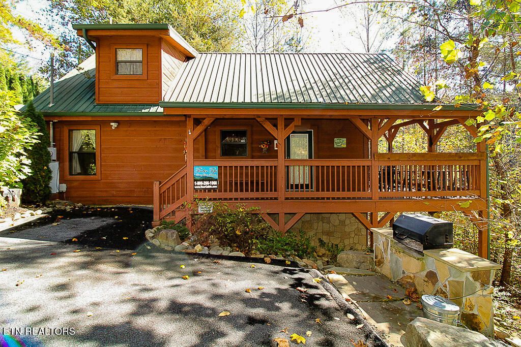 Photo of 2015 Bird Ridge Rd, Sevierville, TN 37876 (MLS # 1319832)