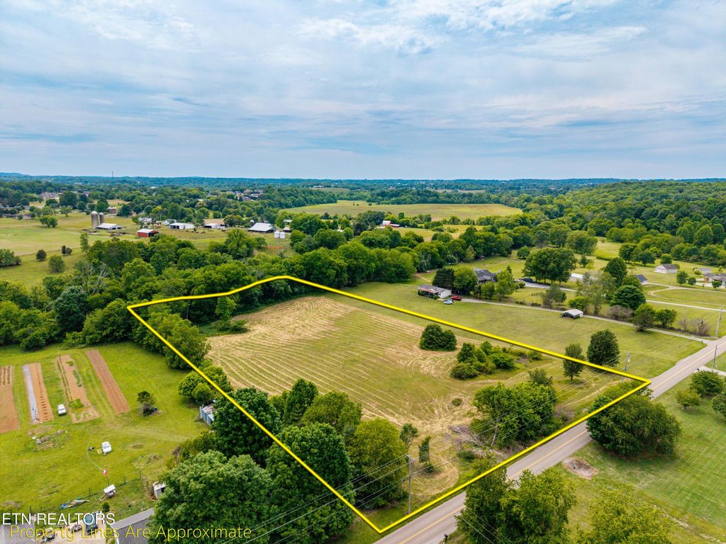 Photo of 332 River Ford Rd, Maryville, TN 37804 (MLS # 1341409)