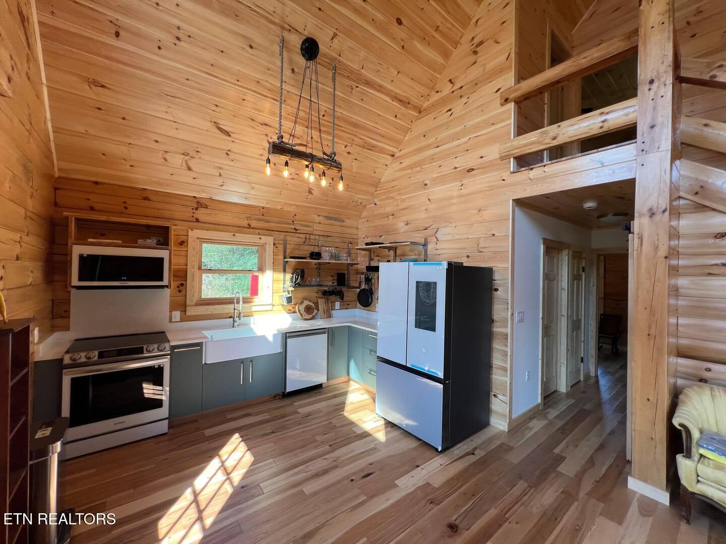 375 County Road 401