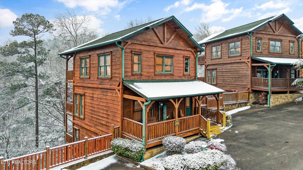 Photo of 826 Great Smoky Way, Gatlinburg, TN 37738 (MLS # 1329417)
