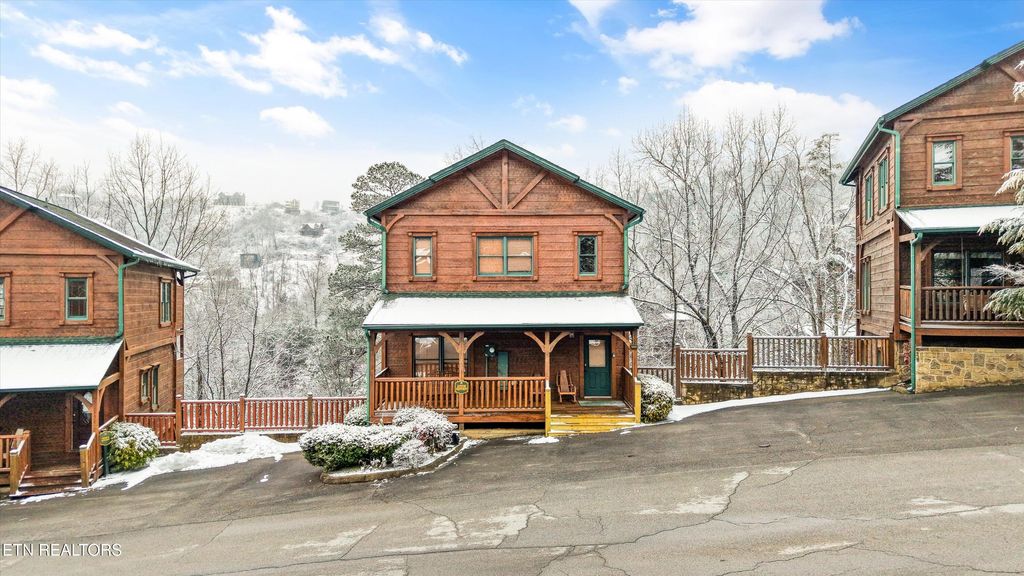 Photo of 826 Great Smoky Way, Gatlinburg, TN 37738 (MLS # 1329417)