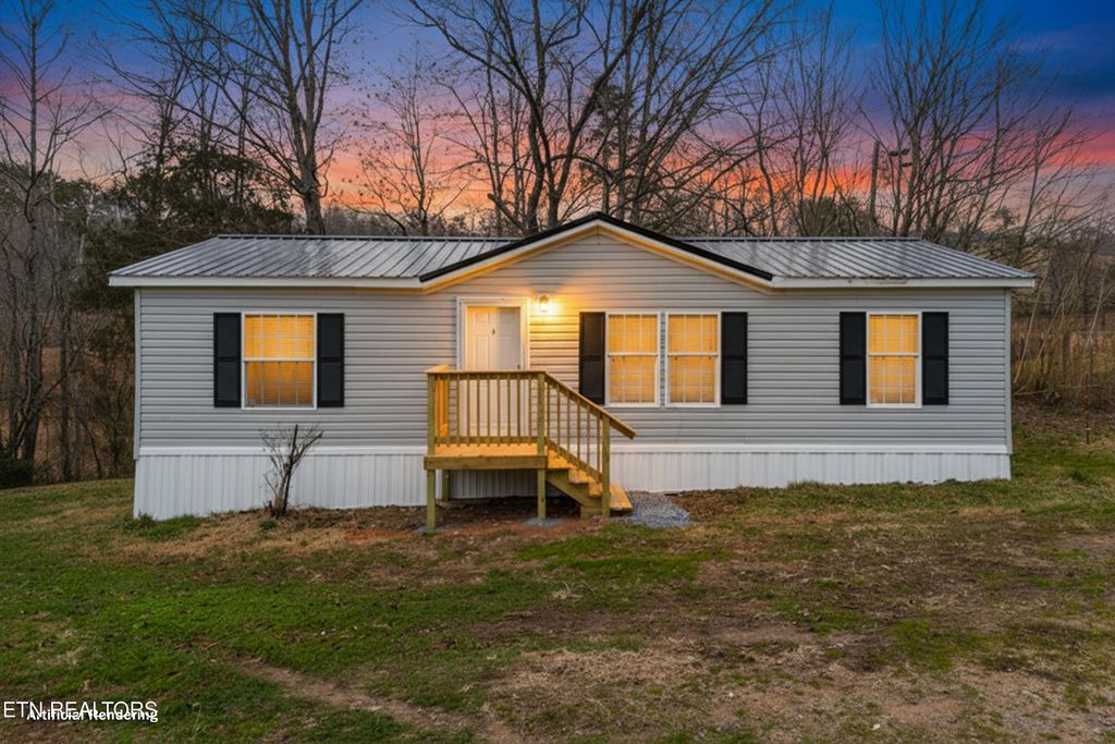Photo of 323 Oak Grove Lane, Sharps Chapel, TN 37866 (MLS # 1325841)