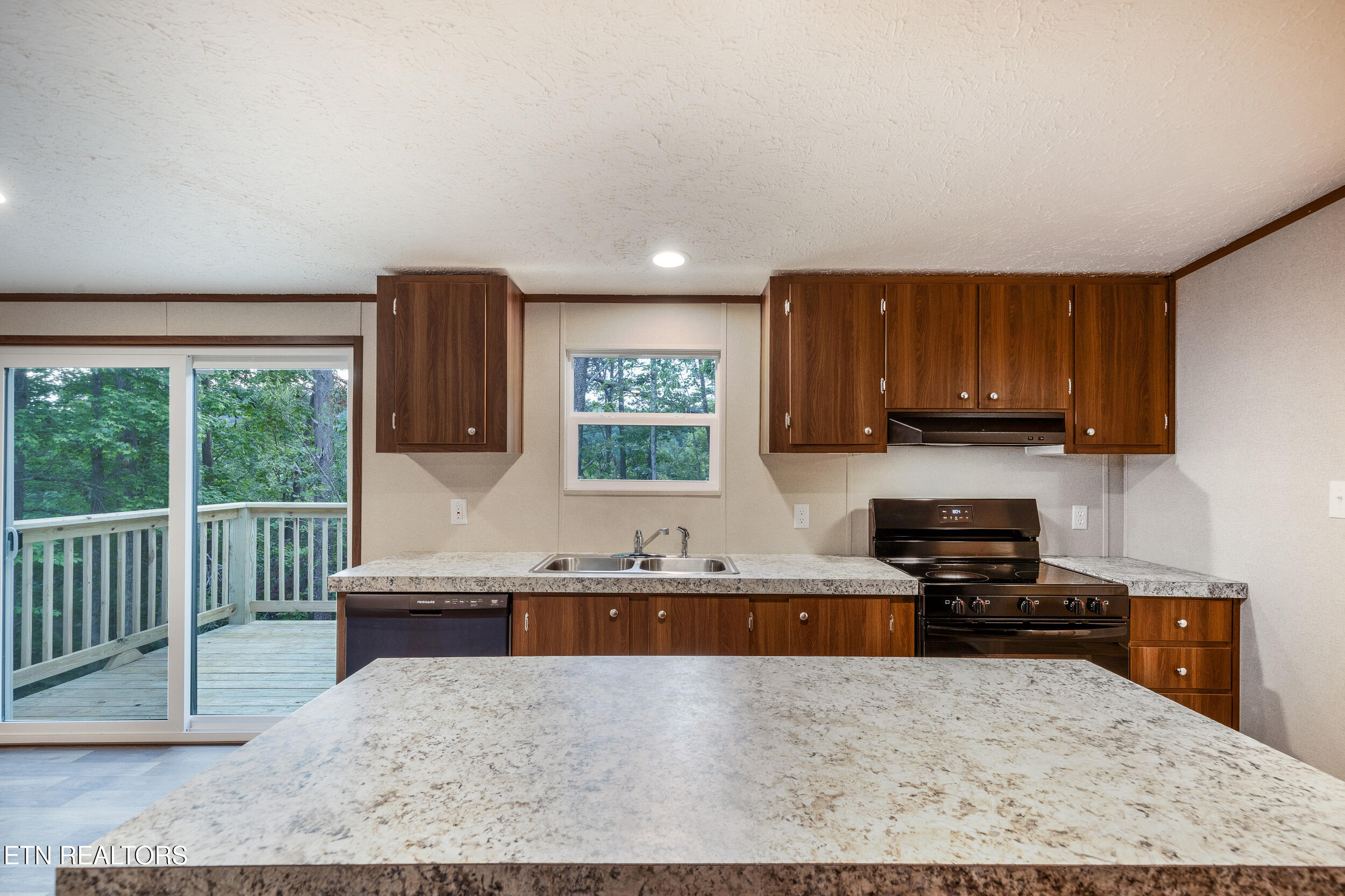 1527 Black Oak Drive