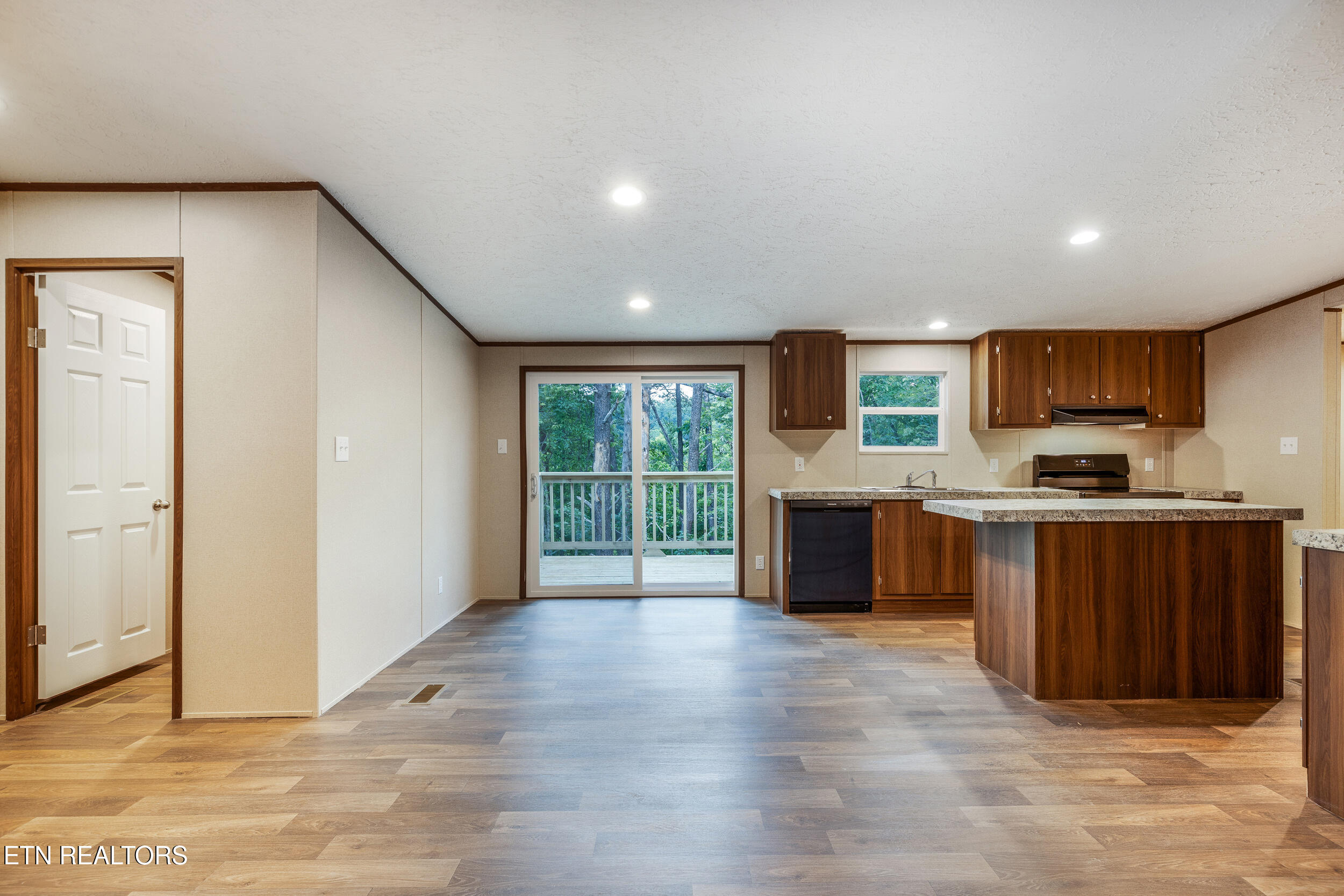1527 Black Oak Drive