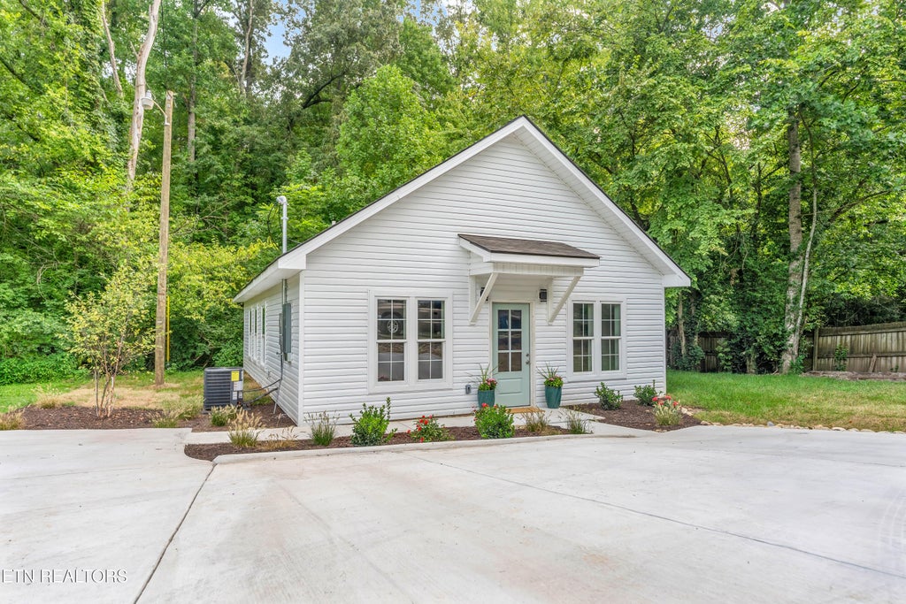 Photo of 2032 Island Home Ave, Knoxville, TN 37920 (MLS # 1351154)