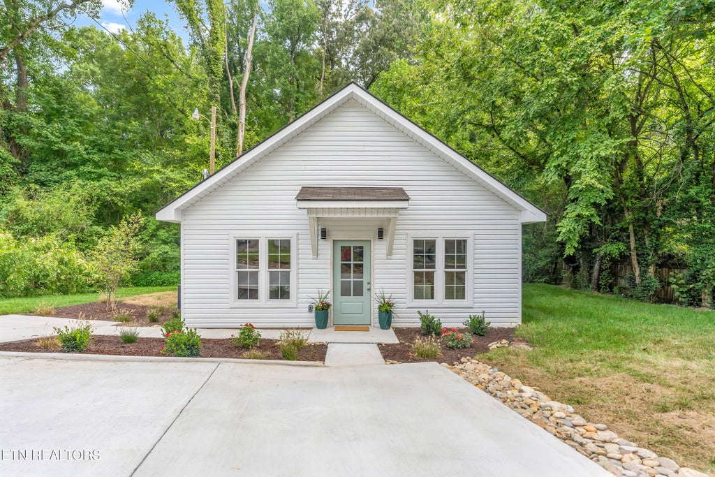 Photo of 2032 Island Home Ave, Knoxville, TN 37920 (MLS # 1351154)