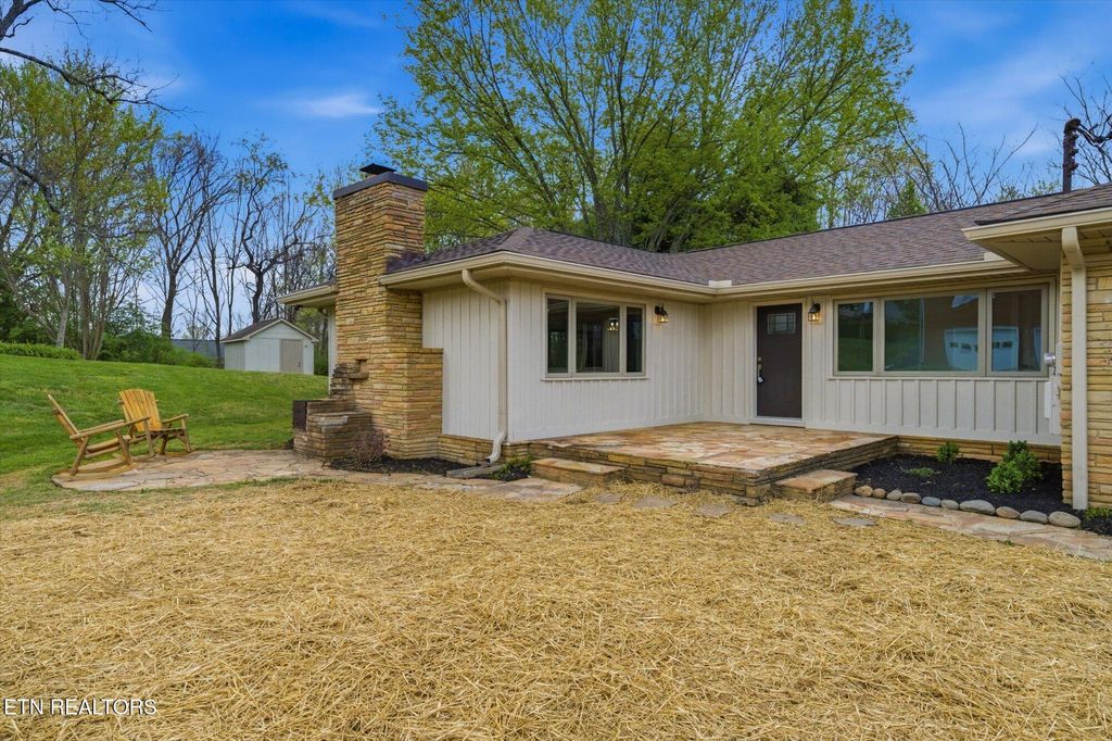 Photo of 1327 N Briscoe Circle, Knoxville, TN 37912 (MLS # 1335373)