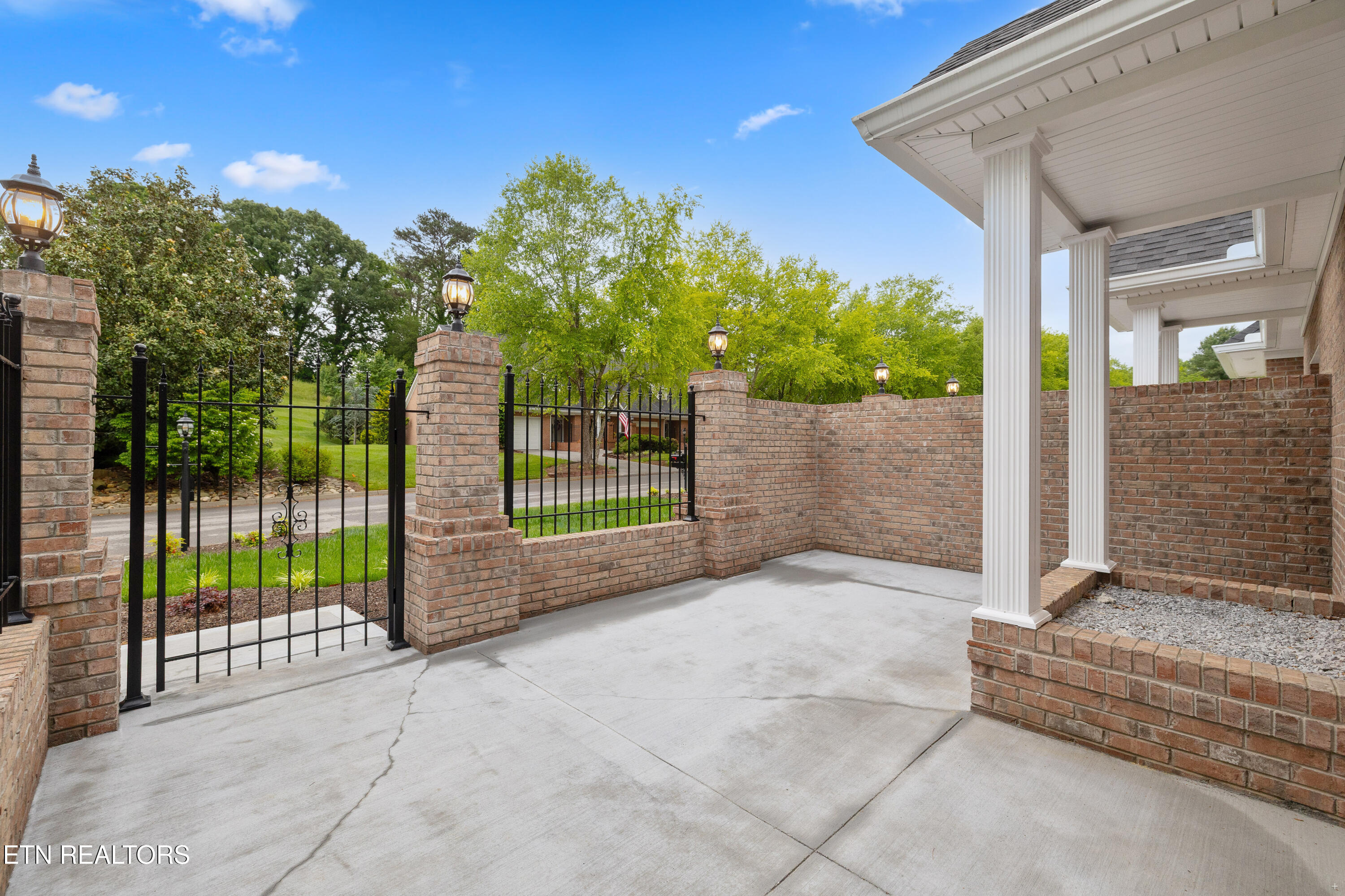 906 Fine Glen Drive