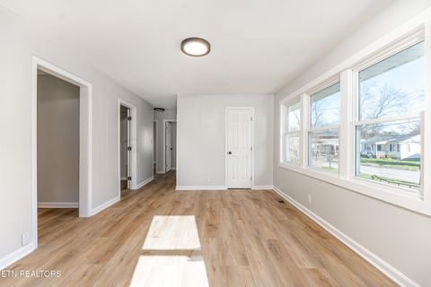 Photo of 2609 Waverly St St, Knoxville, TN 37921 (MLS # 1323537)