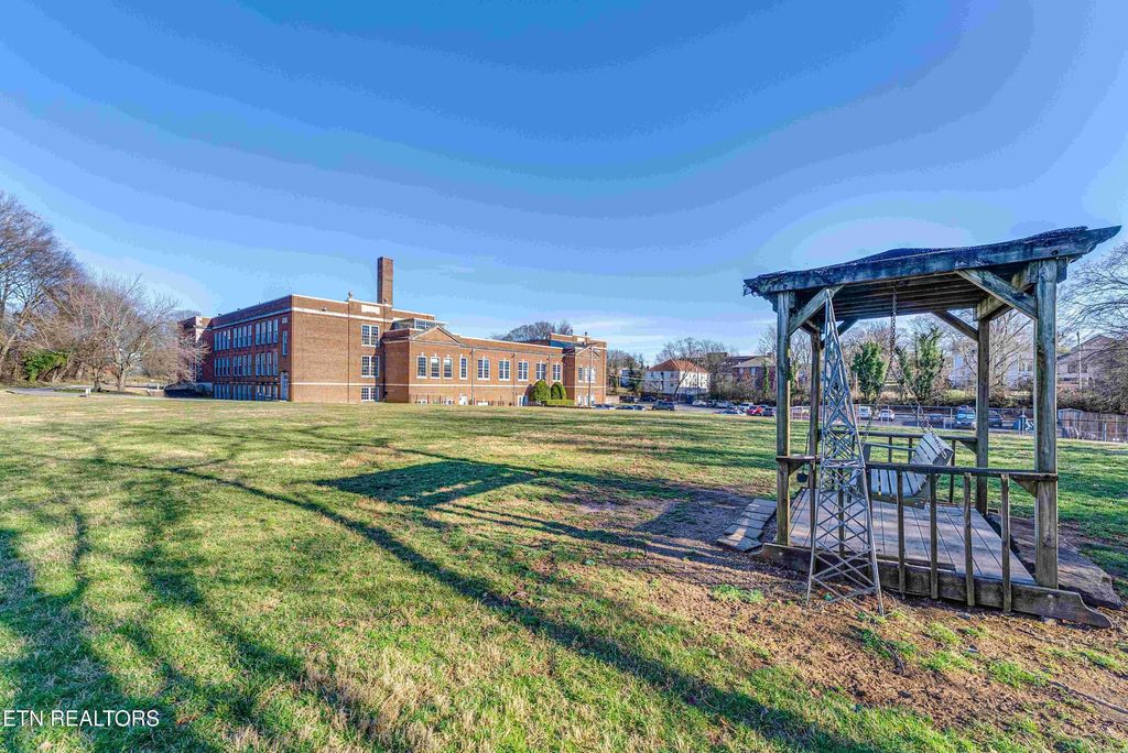 Photo of 523 N Bertrand St #108, Knoxville, TN 37917 (MLS # 1330334)