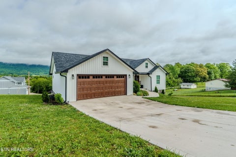 Tiny photo for 214 Morton Rd, LaFollette, TN 37766 (MLS # 1357542)