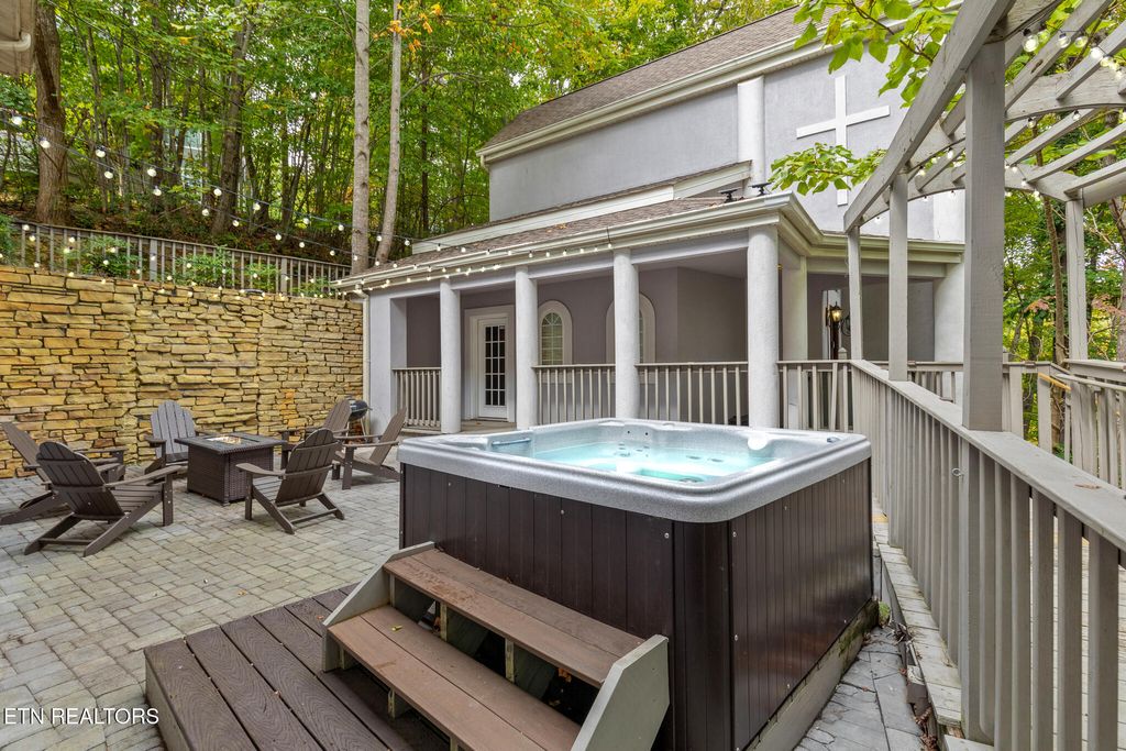 Photo of 838 Holly Branch Drive, Gatlinburg, TN 37738 (MLS # 1293511)