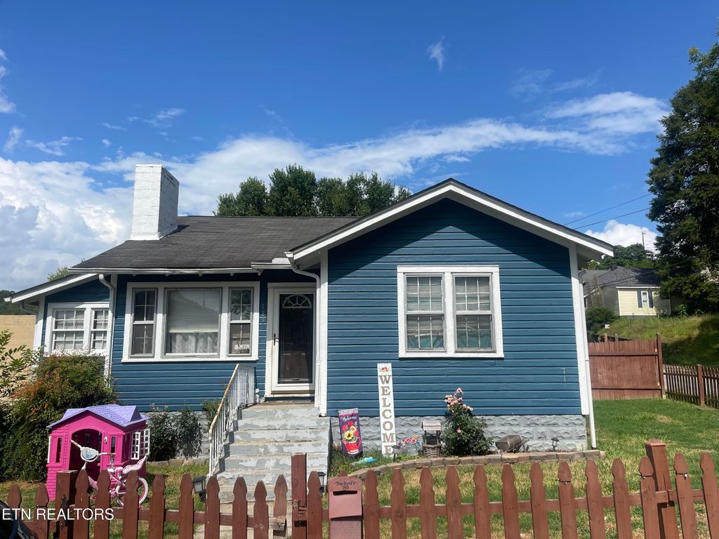 Photo of 189 Bacon St, Jellico, TN 37762 (MLS # 1308299)