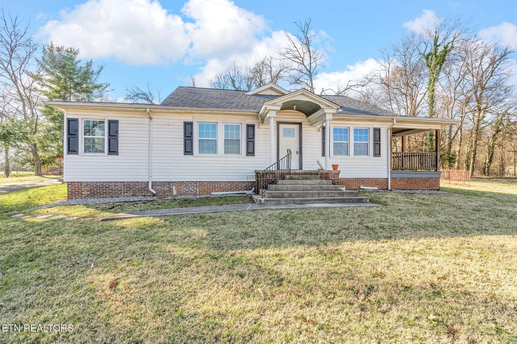 Photo of 920 Oak Grove Lane, Knoxville, TN 37919 (MLS # 1317570)