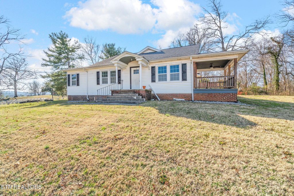 Photo of 920 Oak Grove Lane, Knoxville, TN 37919 (MLS # 1317570)