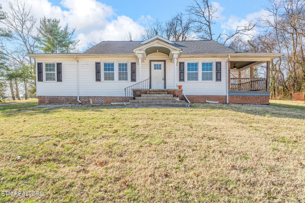 Photo of 920 Oak Grove Lane, Knoxville, TN 37919 (MLS # 1317570)