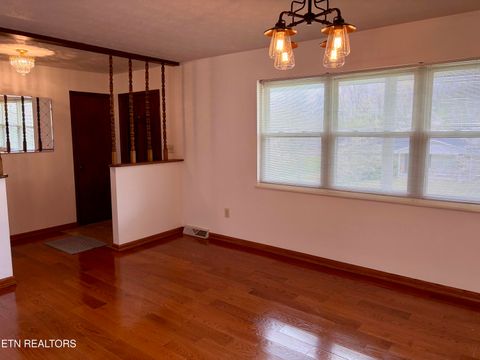 Tiny photo for 302 S Apache Rd, Clinton, TN 37716 (MLS # 1334788)