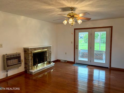 Tiny photo for 302 S Apache Rd, Clinton, TN 37716 (MLS # 1334788)