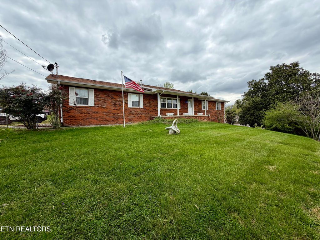 Photo of 302 S Apache Rd, Clinton, TN 37716 (MLS # 1334788)
