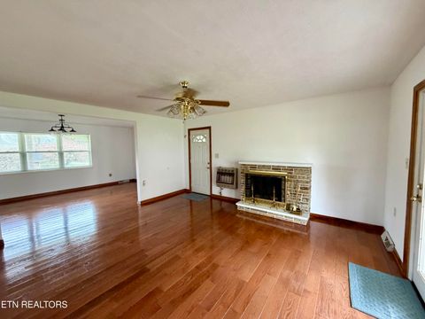 Tiny photo for 302 S Apache Rd, Clinton, TN 37716 (MLS # 1334788)