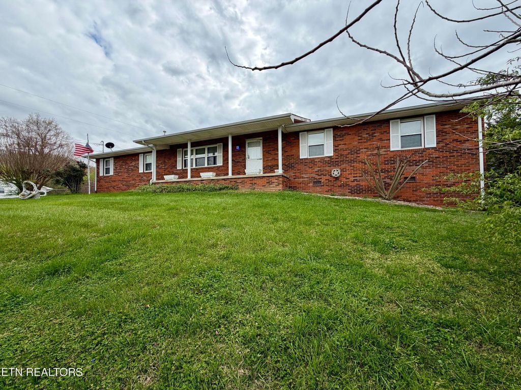 Photo of 302 S Apache Rd, Clinton, TN 37716 (MLS # 1334788)
