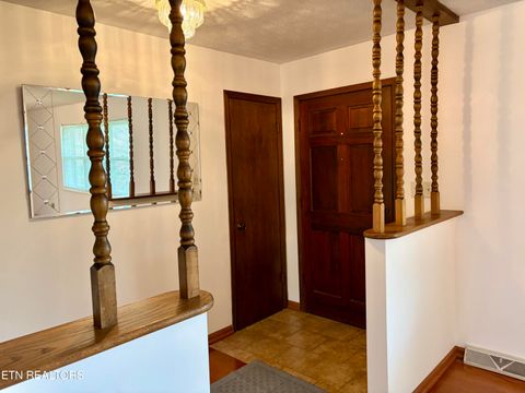 Tiny photo for 302 S Apache Rd, Clinton, TN 37716 (MLS # 1334788)