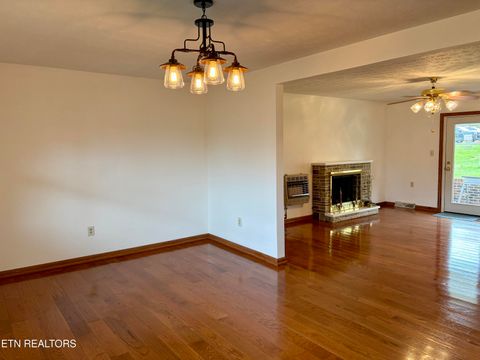 Tiny photo for 302 S Apache Rd, Clinton, TN 37716 (MLS # 1334788)