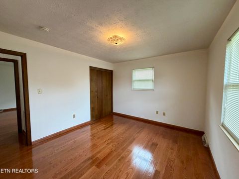 Tiny photo for 302 S Apache Rd, Clinton, TN 37716 (MLS # 1334788)