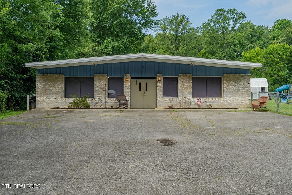 Photo of 5112 Knoxville Hwy, Oliver Springs, TN 37840 (MLS # 1348831)