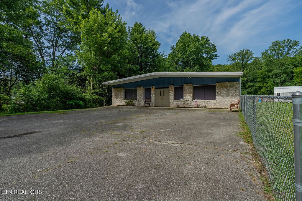 Photo of 5112 Knoxville Hwy, Oliver Springs, TN 37840 (MLS # 1348831)