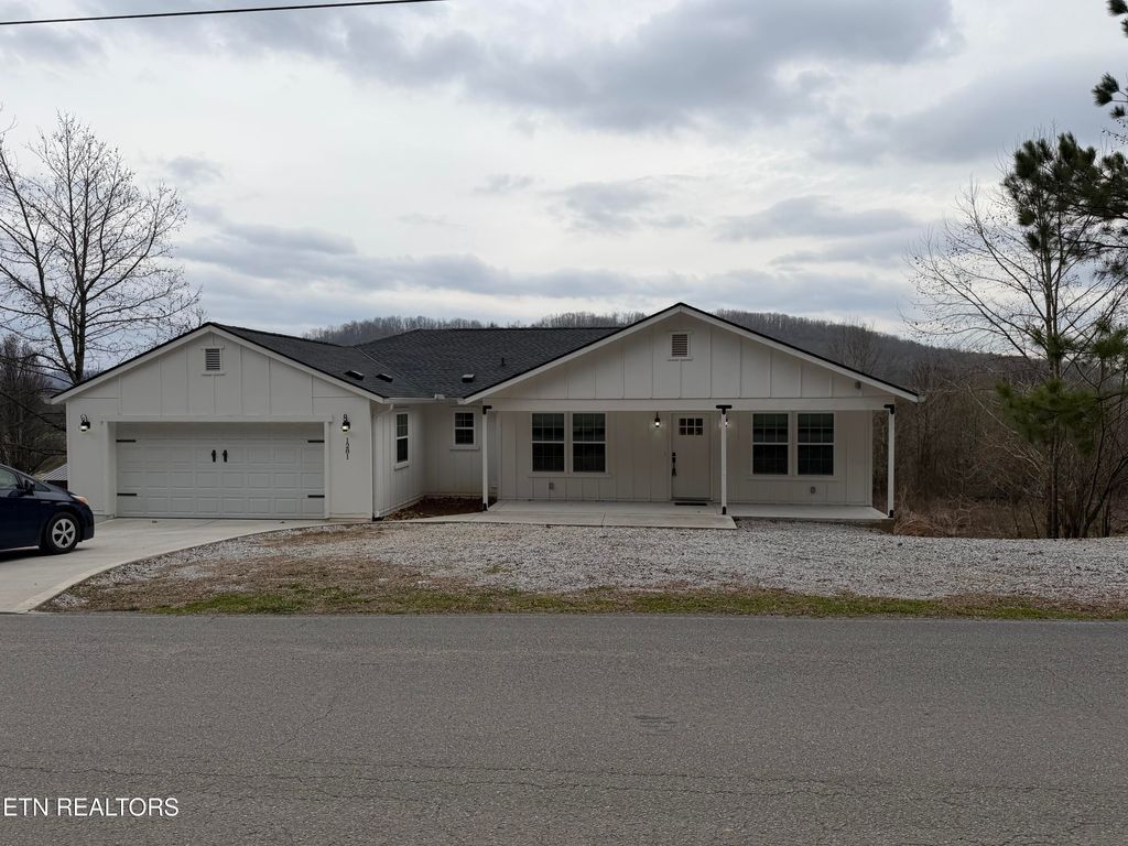 Photo of 1281 Swan Pond Circle Rd, Harriman, TN 37748 (MLS # 1331976)