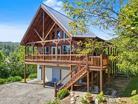 Tiny photo for 920 W Cedar Lane, Gatlinburg, TN 37738 (MLS # 1357567)