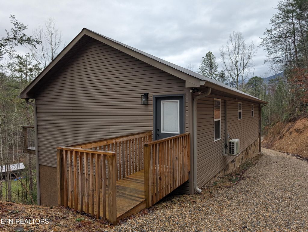 Photo of 2912 Kettle Creek Way, Sevierville, TN 37876 (MLS # 1332123)