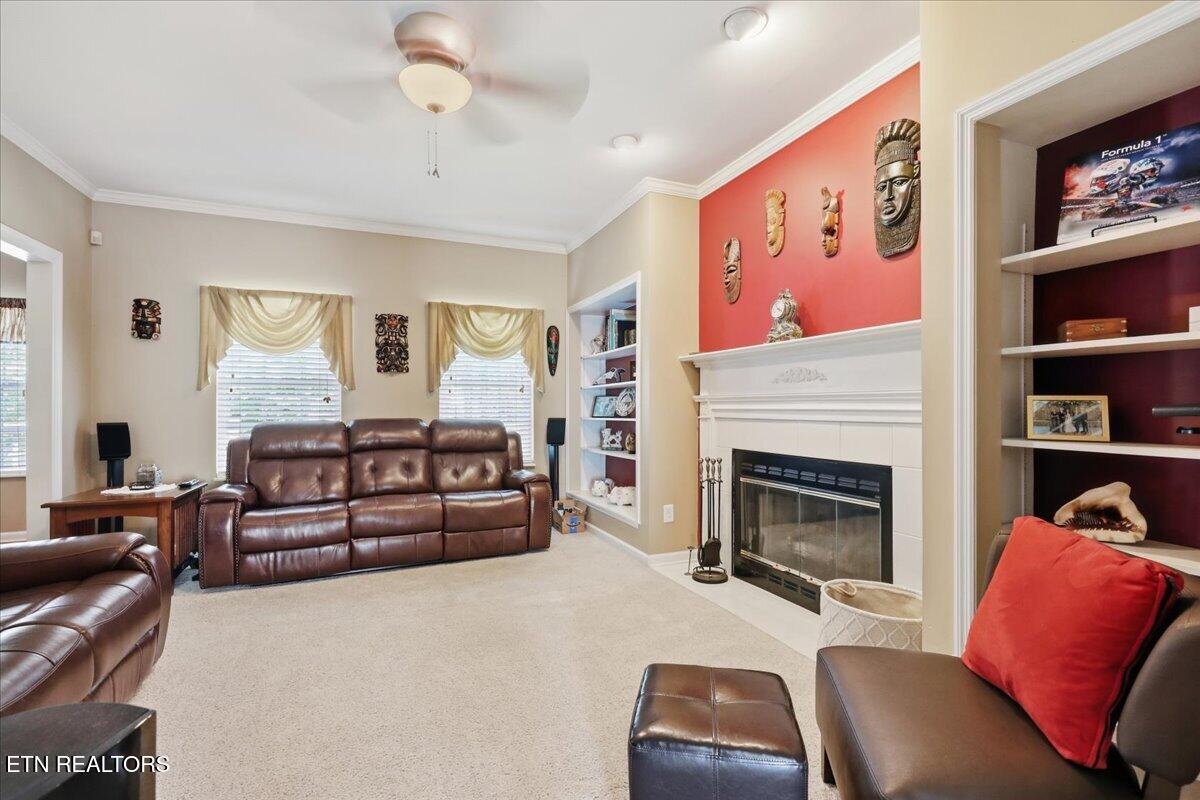 1833 Southcliff Drive