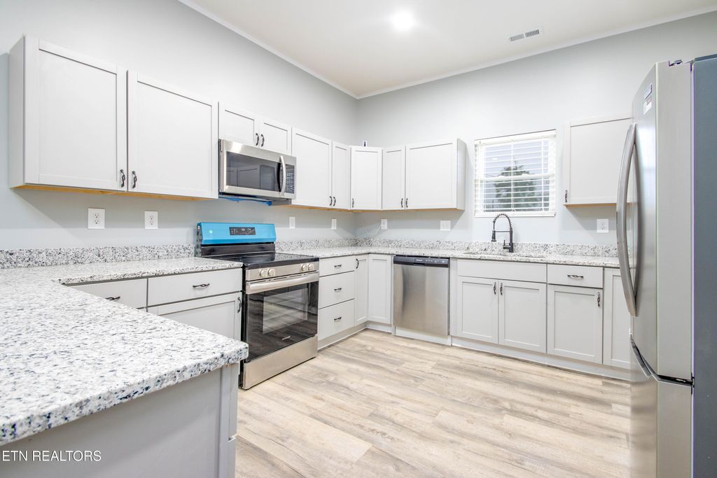 Photo of 224 E Quincy Ave, Knoxville, TN 37917 (MLS # 1324065)