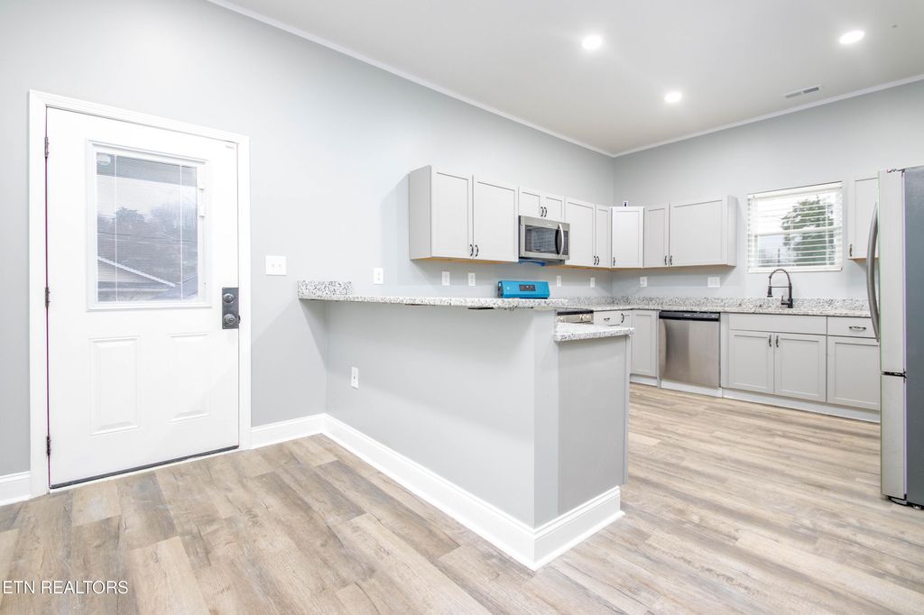 Photo of 224 E Quincy Ave, Knoxville, TN 37917 (MLS # 1324065)