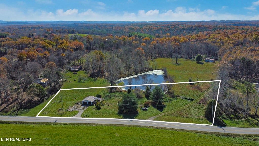 Photo of 4925 Nashville Hwy, Deer Lodge, TN 37726 (MLS # 1349501)