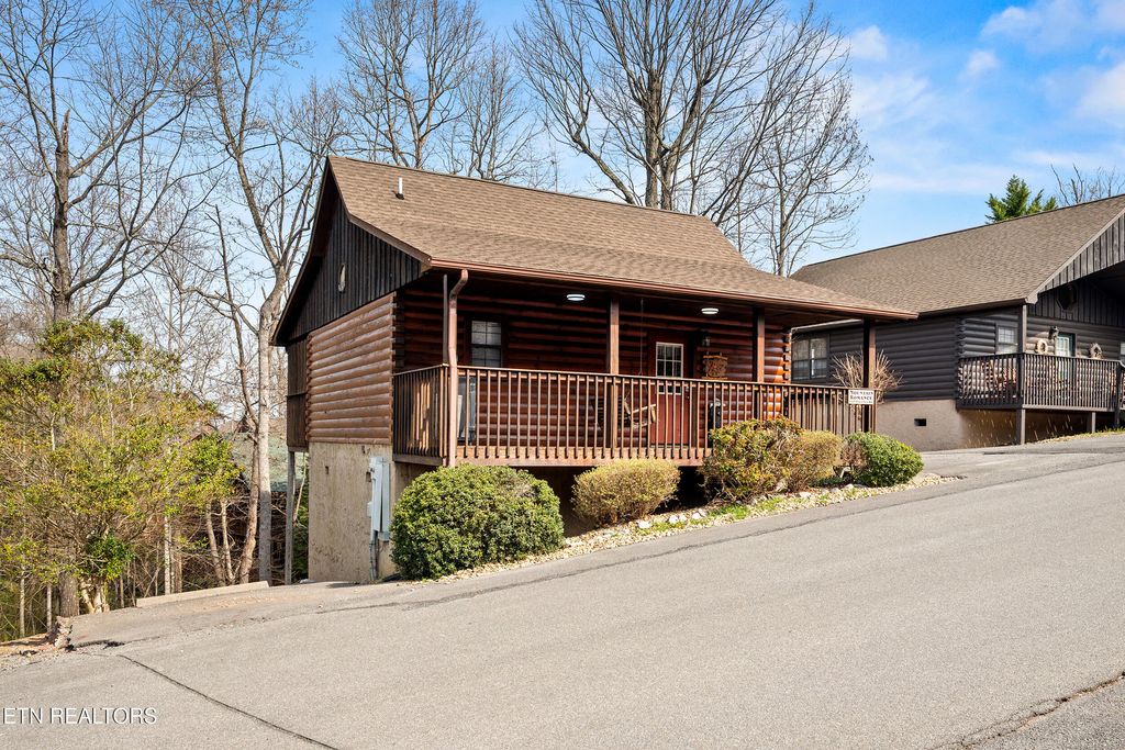 Photo of 1529 Bears Den Way, Sevierville, TN 37862 (MLS # 1333864)