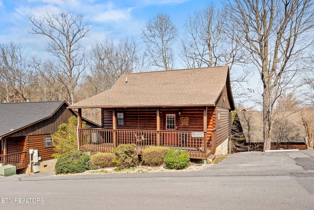 Photo of 1529 Bears Den Way, Sevierville, TN 37862 (MLS # 1333864)