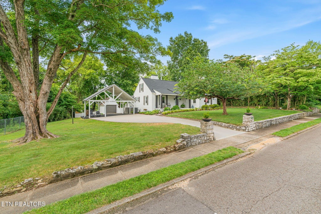Photo of 236 Hillcrest Drive, Knoxville, TN 37918 (MLS # 1354337)